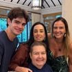 Como está Faustão hoje? Aos 76 anos, apresentador surge em cadeira de rodas em fotos inéditas com esposa e filhos e web nota detalhe: 'Está com uma carinha...'