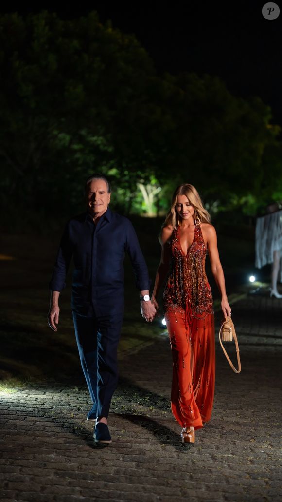 Ana Paula Siebert e Roberto Justus foram a uma festa de luxo na Bahia