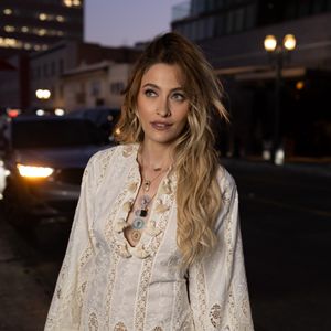 Paris Jackson afirmou que ouvir a história de outra pessoa foi importante em sua própria recuperação e explicou por que decidiu falar sobre sua trajetória: 'Se eu puder ajudar alguém com a minha, esse é o propósito divino'