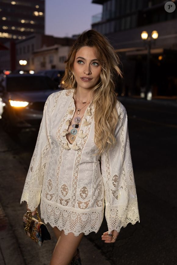 Paris Jackson afirmou que ouvir a história de outra pessoa foi importante em sua própria recuperação e explicou por que decidiu falar sobre sua trajetória: 'Se eu puder ajudar alguém com a minha, esse é o propósito divino'