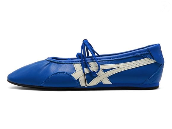 O novo tênis da Onitsuka Tiger aposta na tendência balletcore e chega ao mercado brasileiro por R$ 955