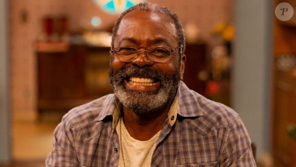 Cosme dos Santos dá vida a Albano, homem viciado em jogos online