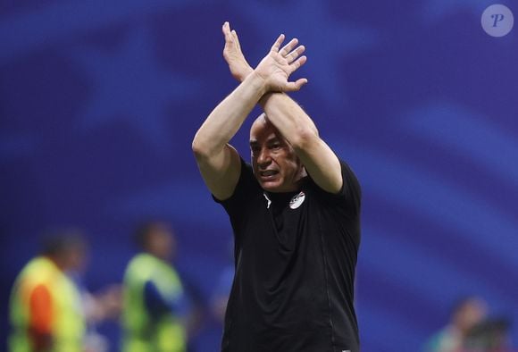 A classificação da Argentina ficou em segundo plano após a polêmica envolvendo o gesto antirracista da FIFA e o cartão amarelo para o técnico do Egito
