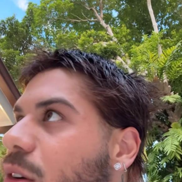 A polêmica começou depois que rumores apontaram que Zé Felipe teria deixado a festa do filho mais cedo para se encontrar com amigos em um segundo evento.