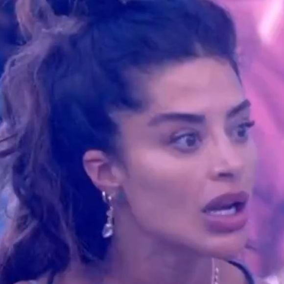 Segundo Aline Campos, a troca se deu por estar em um momento diferente de sua vida pessoal