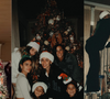 Anitta decorou o Natal entre amigas e mostrou que o charme está nos detalhes feitos à mão
