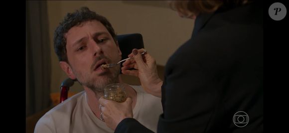 Estaria o filho de Odete Roitman (Débora Bloch) fingindo sequelas do acidente?