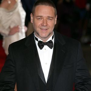 Russel Crowe contou que queria avançar aos poucos no seu processo físico e construir uma rotina que pudesse sustentar. 'A constância é sua amiga', escreveu alguns meses depois no Instagram