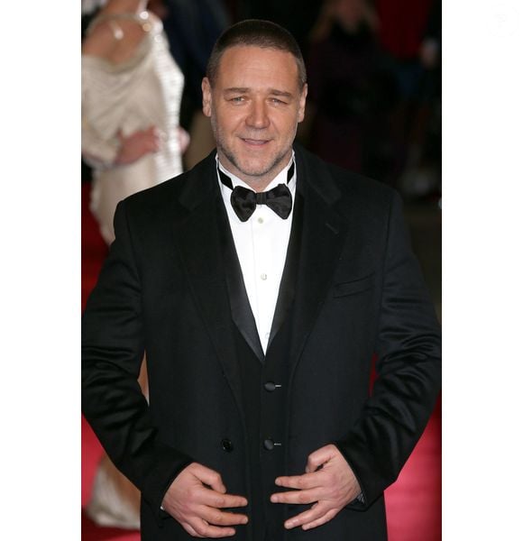 Russel Crowe contou que queria avançar aos poucos no seu processo físico e construir uma rotina que pudesse sustentar. 'A constância é sua amiga', escreveu alguns meses depois no Instagram