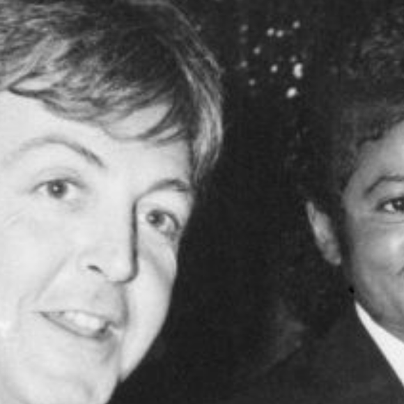 Michael Jackson e Paul McCartney se conheceram na década de 1970, tornaram-se amigos e trabalharam juntos em sucessos como "Say Say Say" e "The Girl Is Mine", segundo informações da ABC News