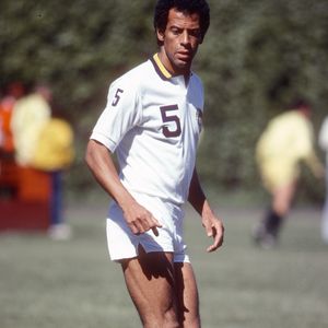 Carlos Alberto Torres (conhecido como 'Capita') foi um dos maiores laterais-direitos da história do futebol mundial. Ele ficou eternizado como o capitão da Seleção Brasileira na conquista da Copa do Mundo de 1970 e por ter marcado um dos gols mais bonitos da história dos mundiais na grande final contra a Itália