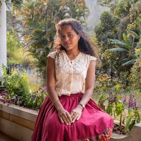 Resumo da novela 'Garota do Momento': Beatriz vai ser inocentada pelo roubo do colar.