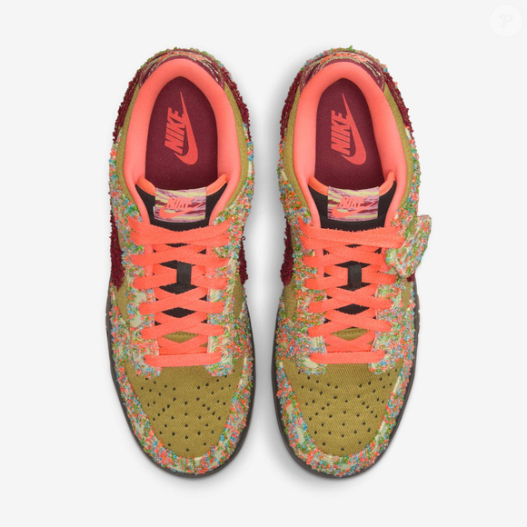 Para quem ainda torce o nariz para tênis colorido, a dica é simples deixa o tênis brilhar e virar o foco do look