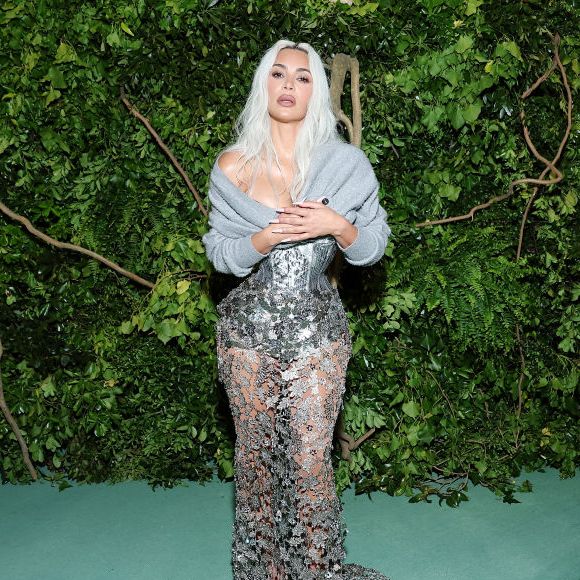 Kim Kardashian revelou que treina 2 horas por dia durante 6 dias na semana