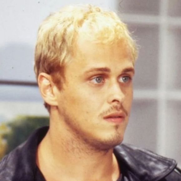 Como o Alexandre, da novela 'A Viagem', morre? Fim de linha do vilão começa com separação, volta para cadeia e agressão. Veja todos os detalhes.