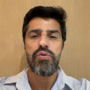 Ex-BBB grava vídeo e comenta ataques nas redes após morte de Gerardo Renault, pai da finalista