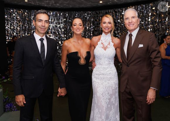 Maturidade! Ticiane Pinheiro e César Tralli posam com Roberto Justus e Ana Paula Siebert