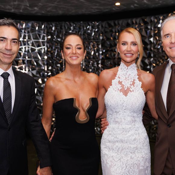 Maturidade! Ticiane Pinheiro e César Tralli posam com Roberto Justus e Ana Paula Siebert