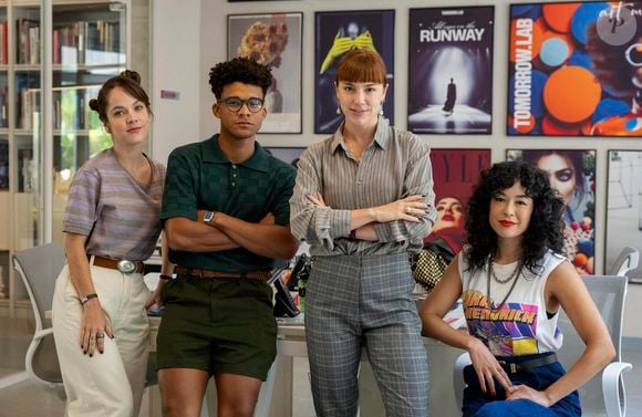 Sardinha (Lucas Leto) e Solange (Alice Wegmann) fazem merchandising da BYD ao lado de Marina Ruy Barbosa no capítulo de 16 de junho de 'Vale Tudo'