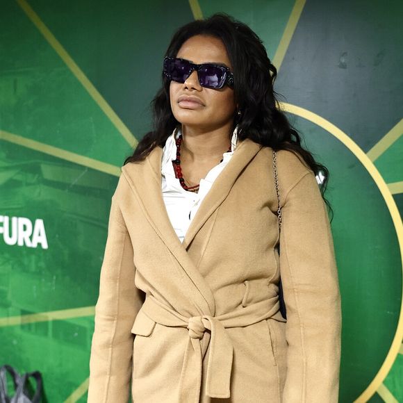 Quitéria Chagas, Erika Januza, Regina Casé e Zeca Pagodinho foram famosos presentes no velório de Arlindo Cruz