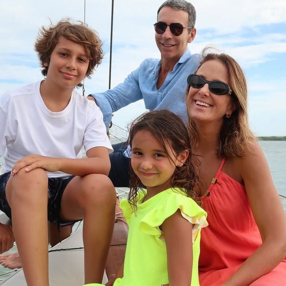 A filha do casal, Manuella Tralli, também estava presente nos registros das férias na Bahia.