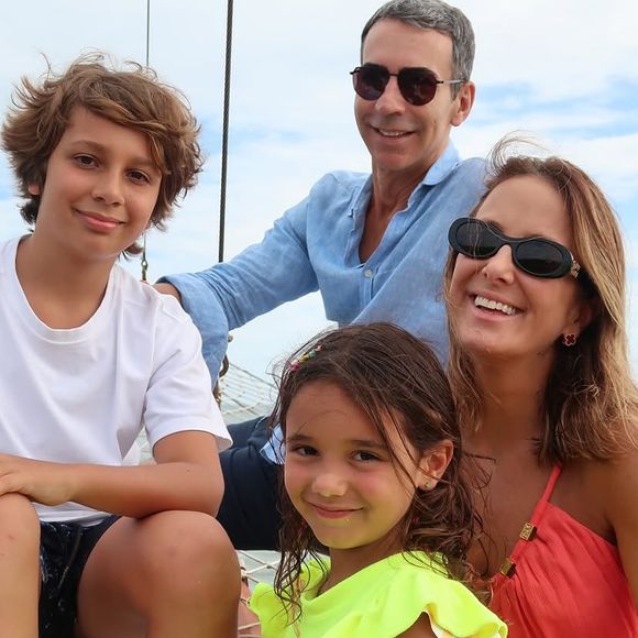 A filha do casal, Manuella Tralli, também estava presente nos registros das férias na Bahia.