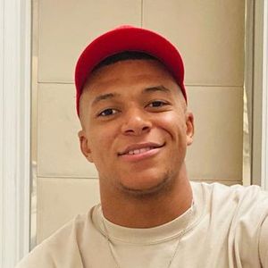 Mesmo seguindo uma dieta controlada, Mbappé não abre mão da Pasta Carbonara, clássico da culinária italiana que ele costuma pedir em restaurantes