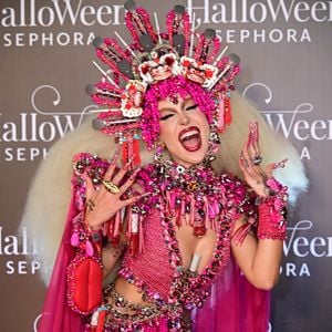 Boca Rosa homenageia Elke Maravilha no Halloween: para festa em 2025, a influenciadora e empresária prestou reverência à famosa icônica já falecida.