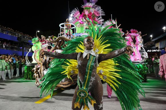 HOJE (04/03) na Sapucaí: confira a ordem dos desfiles do Carnaval do RJ e os famosos que vão brilhar em cada escola!