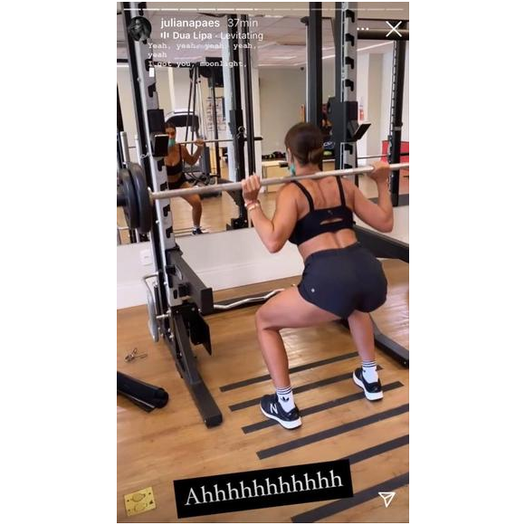 Juliana Paes é dedicada em seus treinos de força na academia