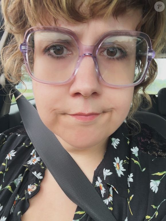 Lacey nunca revelou o quanto emagreceu, mas criou uma comunidade para ajudar pessoas com obesidade