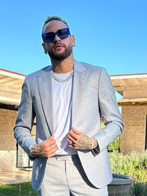 O novo império de Neymar não é o futebol, é o vinho: família do camisa 10 do Brasil vende 300 mil garrafas da bebida milenar de até R$ 50 mil antes do lançamento da marca
