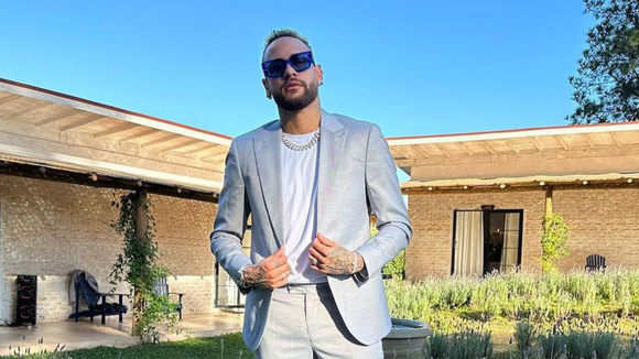 O novo império de Neymar não é o futebol, é o vinho: família do camisa 10 do Brasil vende 300 mil garrafas da bebida milenar de até R$ 50 mil antes do lançamento da marca