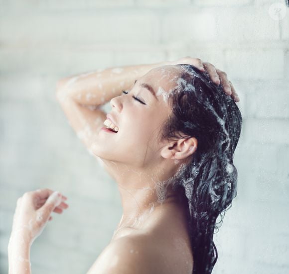 O shampoo deve ser usado apenas no couro cabeludo