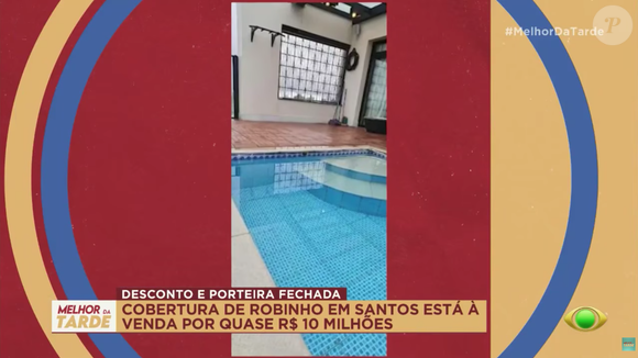 O duplex também conta com uma piscina privativa e área gourmet com vista para o mar