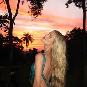 Aos 37 anos, Yasmin Brunet segue rotina de autocuidado capilar baseada em frutas, óleos vegetais e alimentação equilibrada