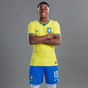 De acordo com registros oficiais, Endrick nasceu em 21 de julho de 2006. O atacante da Seleção Brasileira tem quase 66 anos de diferença em relação a Pelé, contrariando boatos que viralizaram na internet