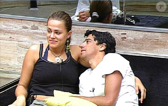 Bruna namorou com Alberto Cowboy no BBB 7.