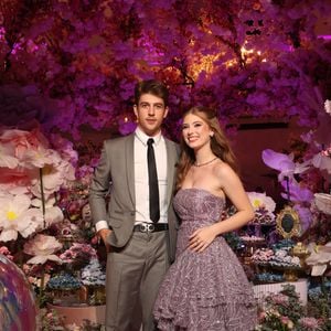 O ator Antônio Zeni, no estilo casual chic esporte fino, também fez questão de estar na comemoração de Lorena Queiroz no último sábado (21)