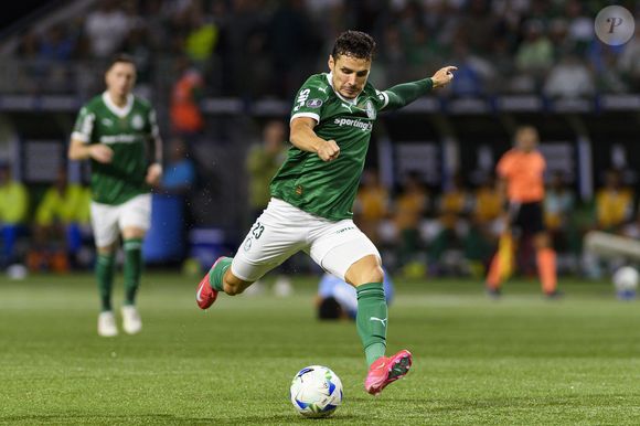 Raphael Veiga tem um truque para chegar cheio de energia em campo: comer uma tigela de açaí