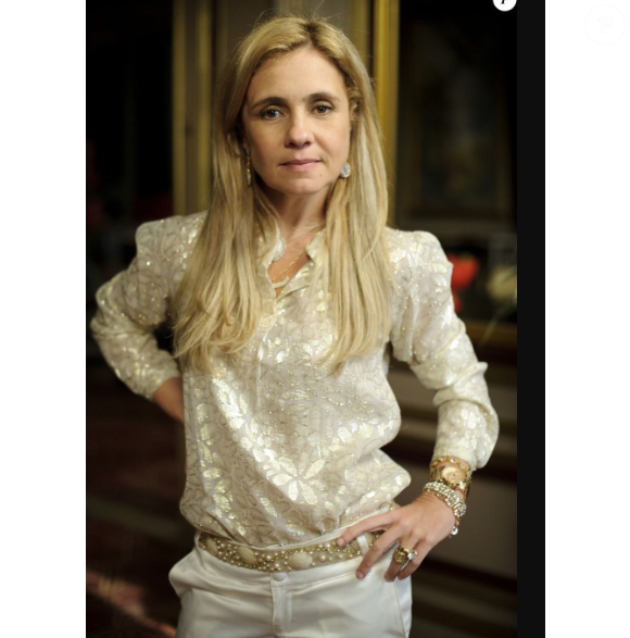 Carminha (Adriana Esteves) está prestes a ganhar um novo amante, e bonito pelo jeito, em 'Avenida Brasil 2'.