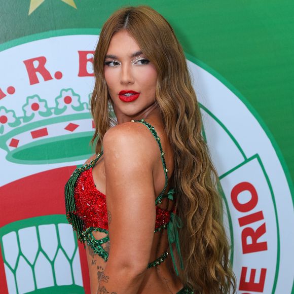 Virgínia Fonseca chegou na quadra da Grande Rio já mostrando muita beleza e sensualidade