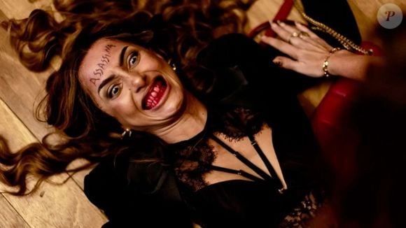 Emoções finais de 'Beleza Fatal': Lola fica com a testa marcada com a palavra 'Assassina', escrita por Sofia.