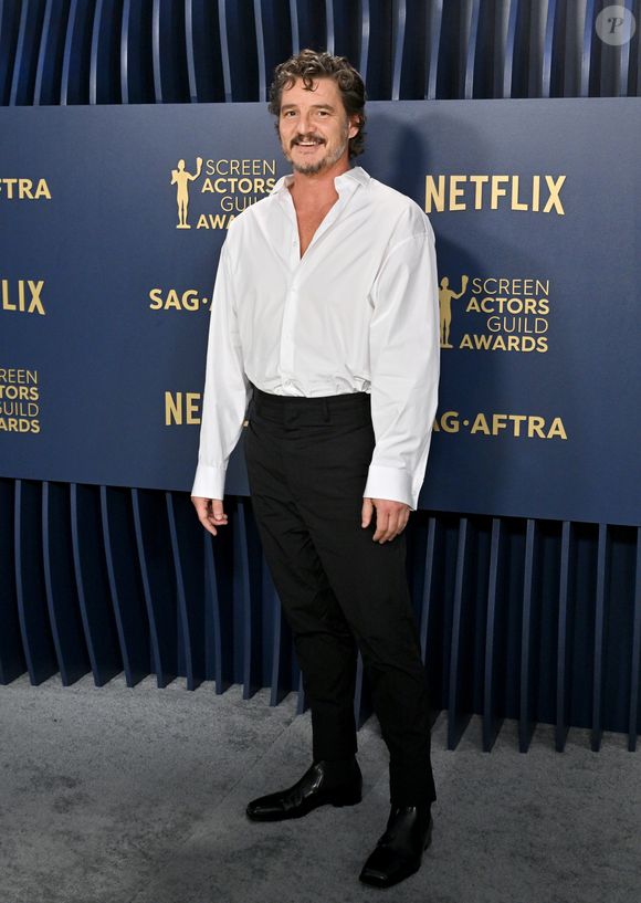 Pedro Pascal - 2 de abril: O carismático ator exibe a determinação e a intensidade emocional de Áries