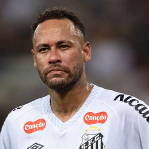 Neymar foi oficialmente acusado de agressão por Robinho Jr. no Santos após confusão registrada durante treino no CT Rei Pelé