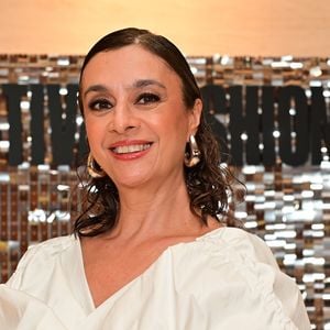 Cátia Fonseca aposta em volume e drama com mangas bufantes em desfile de moda