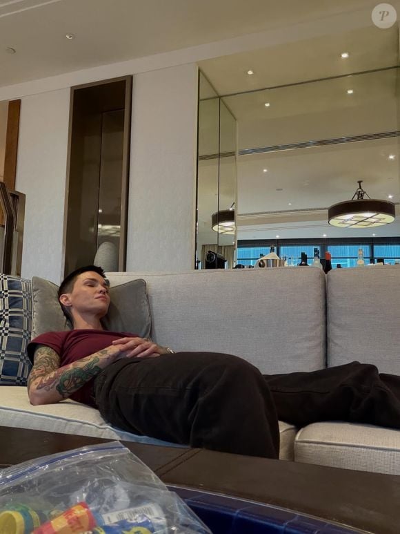 Ruby Rose afirmou que estava indo para o hospital após acidente em casa