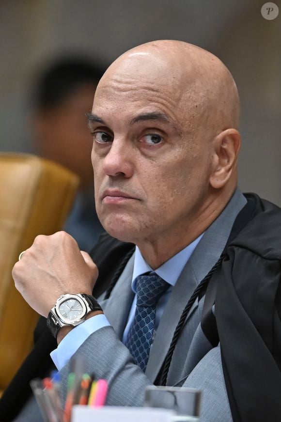 Anos depois de aparecer cortando pés de maconha durante uma operação no Paraguai, Alexandre de Moraes defendeu no STF a necessidade de estabelecer critérios para diferenciar usuários de traficantes. Segundo O Globo, o ministro também já havia defendido essa distinção durante sua sabatina no Senado, em 2017