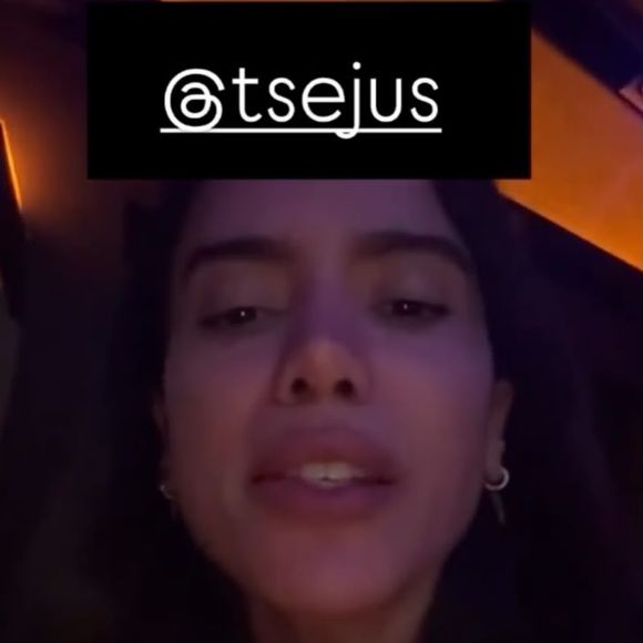Anitta afirmou que a situação eleitoral era motivo de indignação e desabafou em seus Stories: "É revoltante. É uma putaria só"
