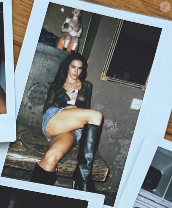 Bruna Marquezine posou sexy e virou assunto na web